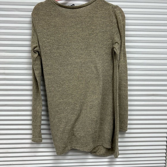Small long sleeve from yoins! - Picture 3 of 3